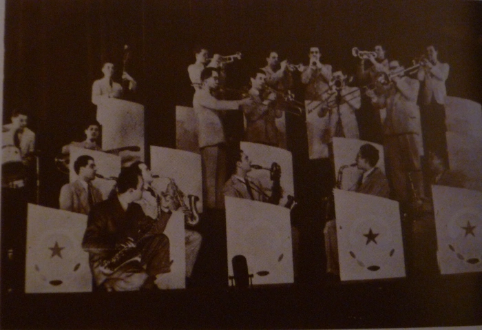 Gaston Léonard sur cette photo de l’orchestre de Proteau credit djangonewquintettclarinet
