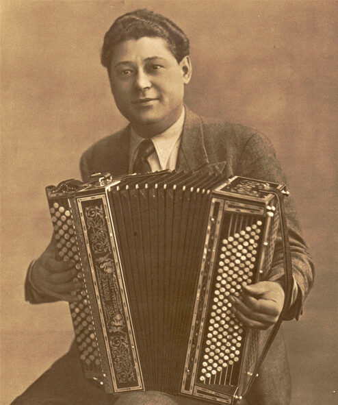 vétese Guérino musette accordionist